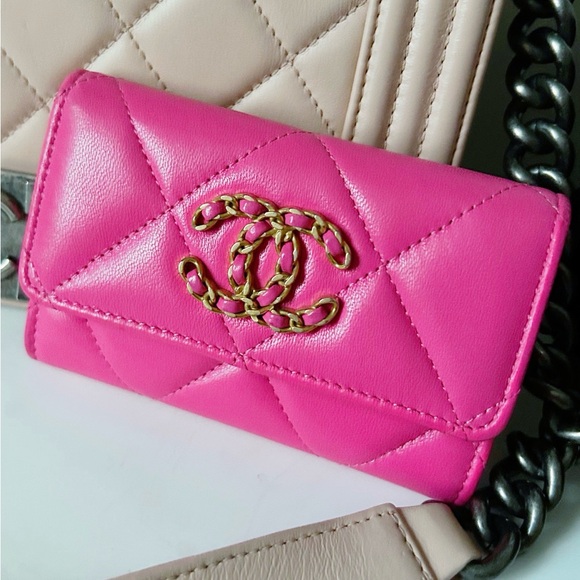 Authentic Chanel 19 Barbie Pink CC Card Wallet - Picture 3 of 13